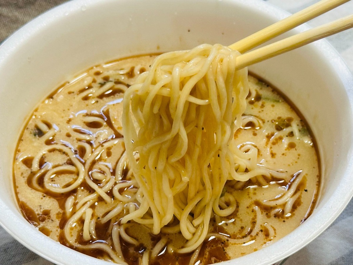 サッポロ一番 名店の味 桂花 熊本マー油豚骨 018.