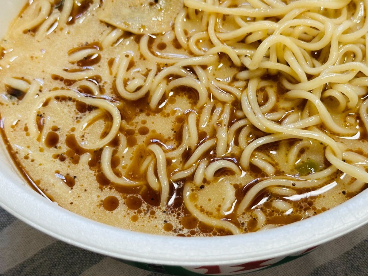 サッポロ一番 名店の味 桂花 熊本マー油豚骨 021.