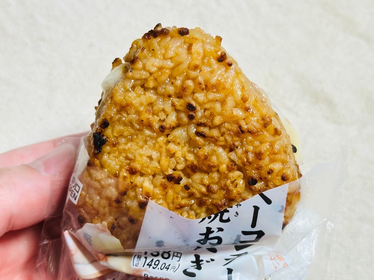 セブンイレブン ベーコンチーズ焼おにぎり 007.