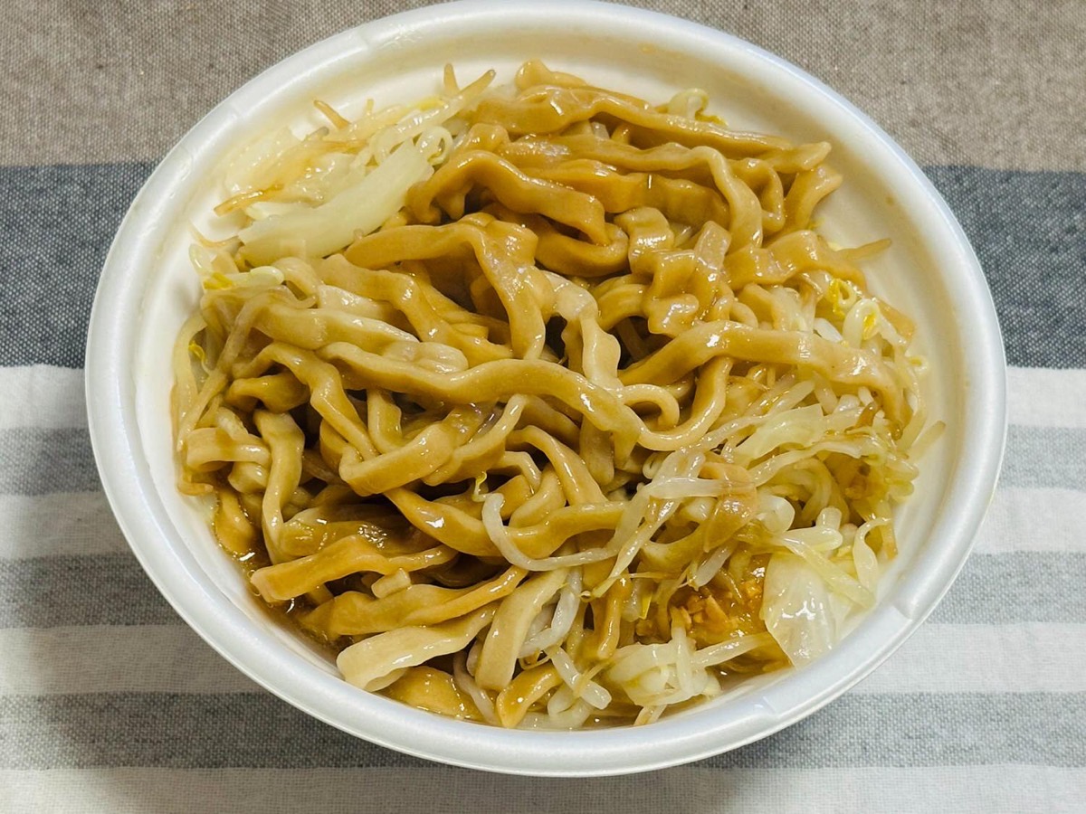 セブンイレブン とみ田監修デカ豚ラーメン 016.