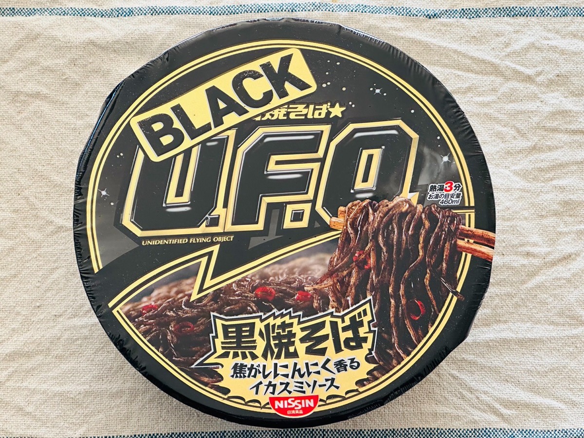 日清焼そばBLACK U.F.O. 黒焼そば 002.