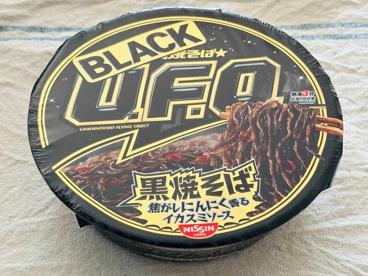 日清焼そばBLACK U.F.O. 黒焼そば 004.