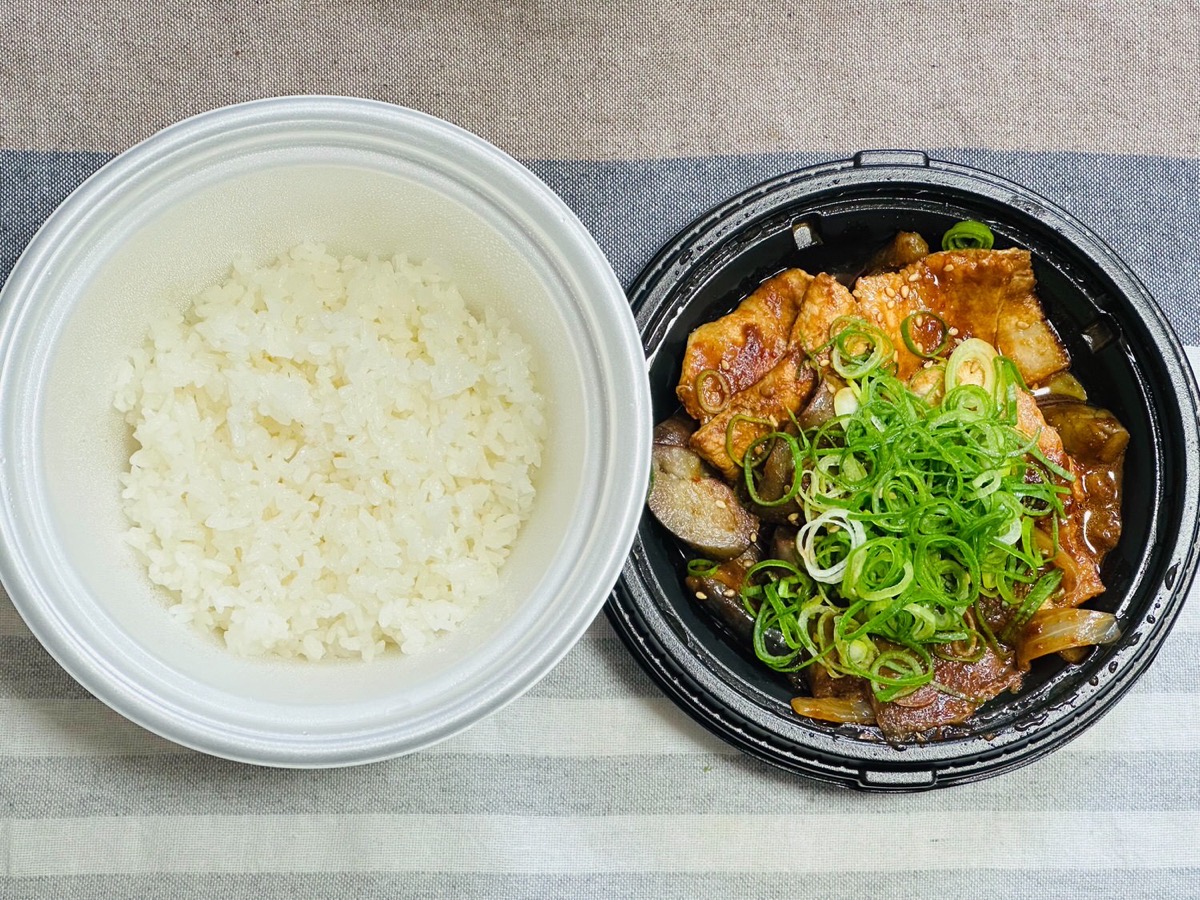 松屋 厚切り豚カルビと茄子の辛味噌炒め丼 005.