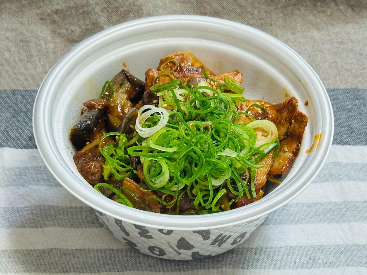 松屋 厚切り豚カルビと茄子の辛味噌炒め丼 016.