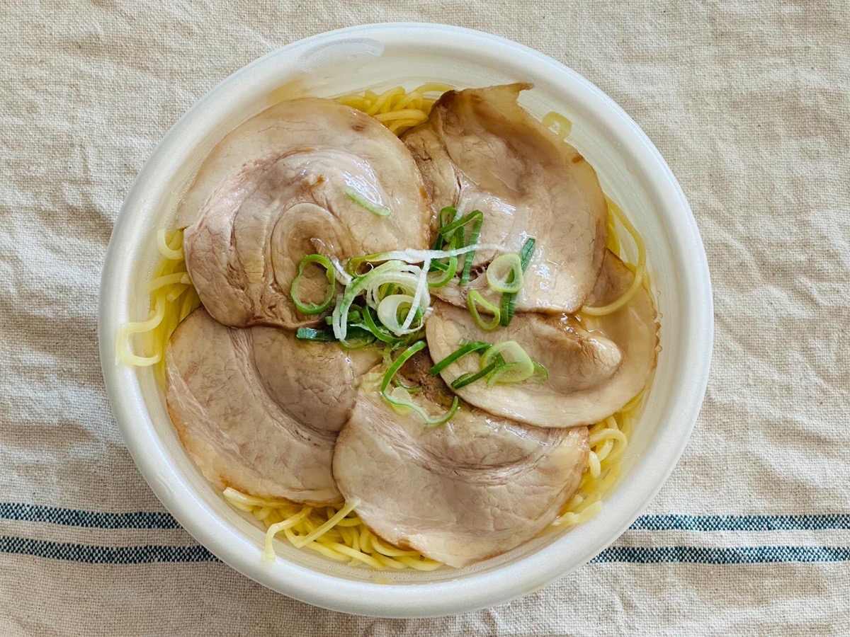 セブンイレブン チャーシュー5枚のせ醤油ラーメン 009.