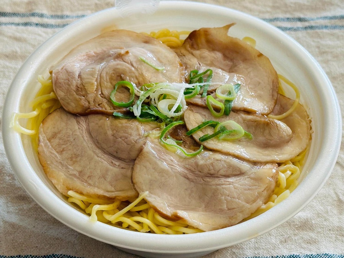 セブンイレブン チャーシュー5枚のせ醤油ラーメン 011.