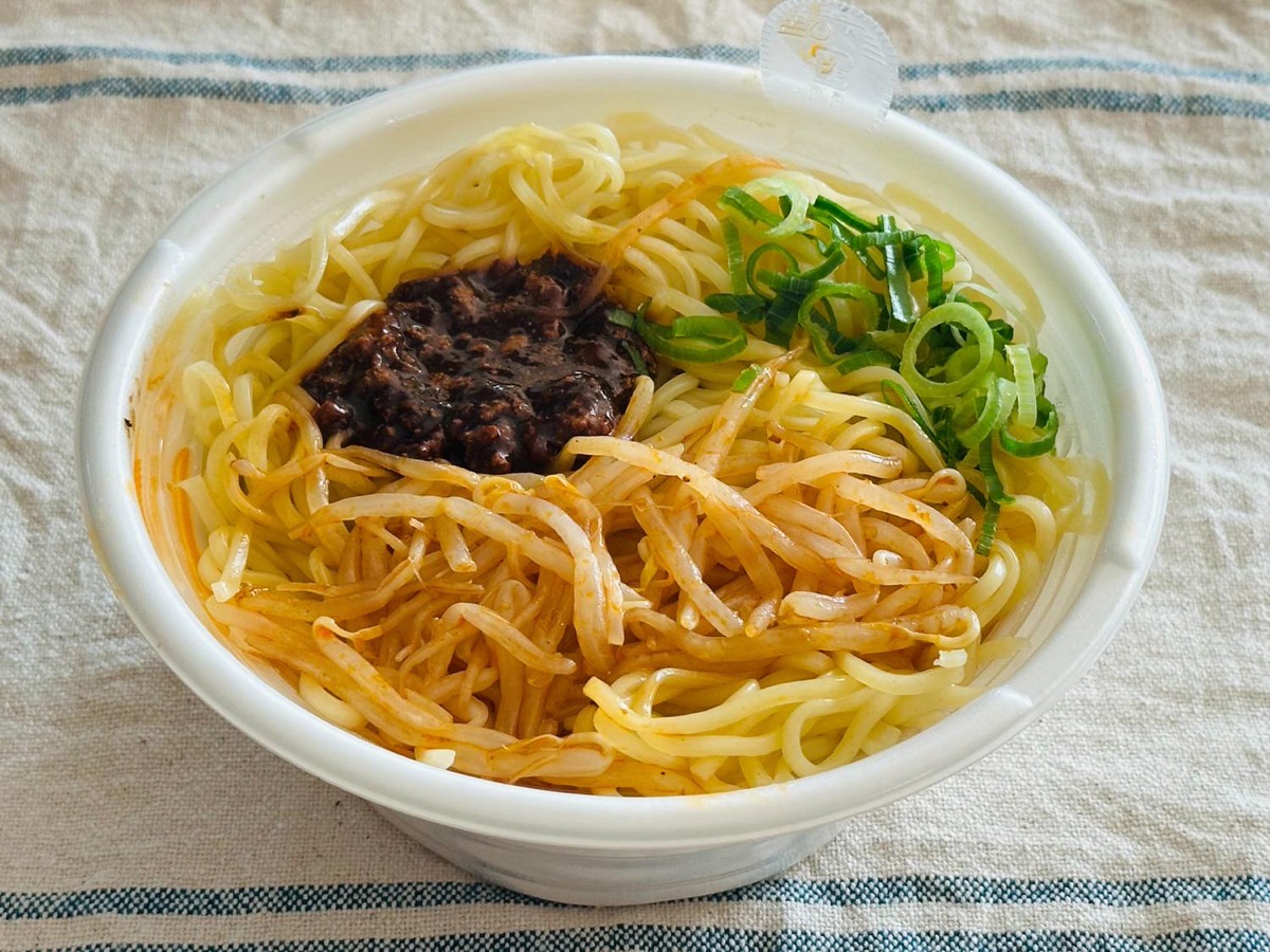 セブンイレブン 飯田商店監修スパイス香る担々麺 008.