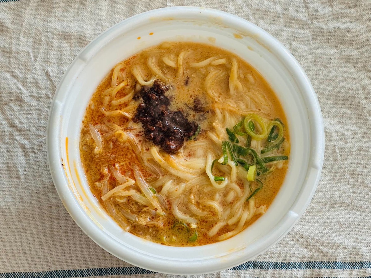 セブンイレブン 飯田商店監修スパイス香る担々麺 010.