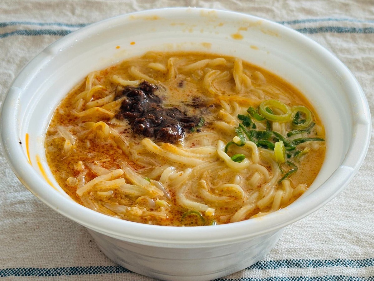 セブンイレブン 飯田商店監修スパイス香る担々麺 012.