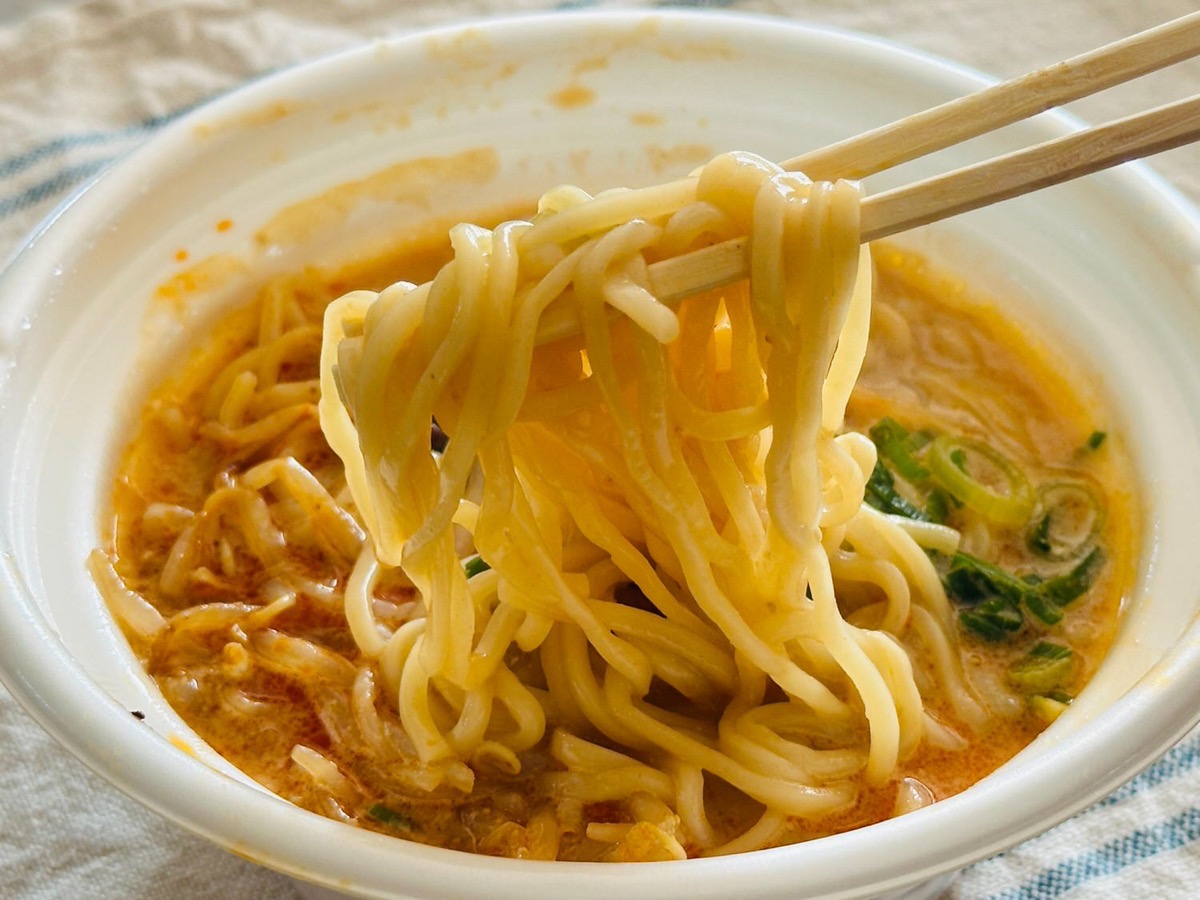 セブンイレブン 飯田商店監修スパイス香る担々麺 017.