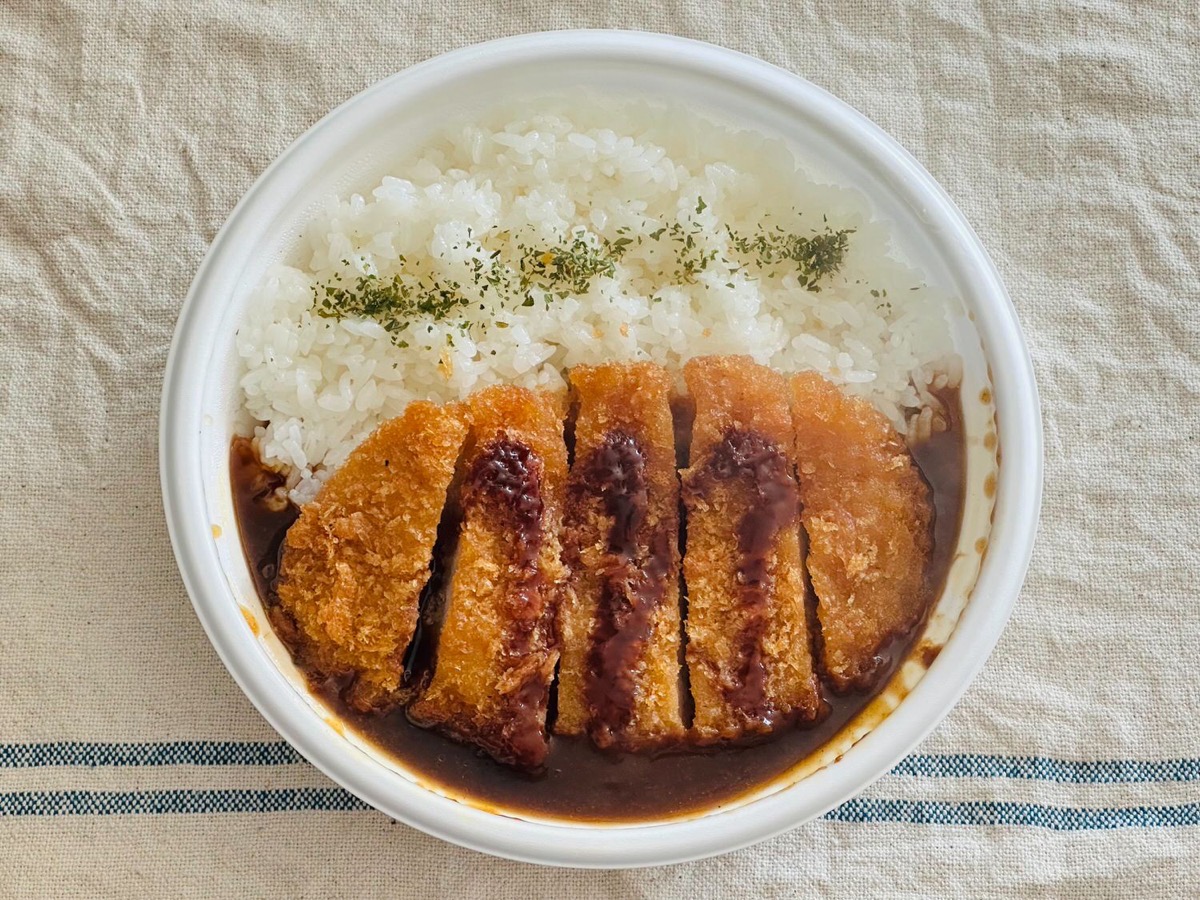 ファミマ スパイス香る！三元豚のロースかつカレー 007.