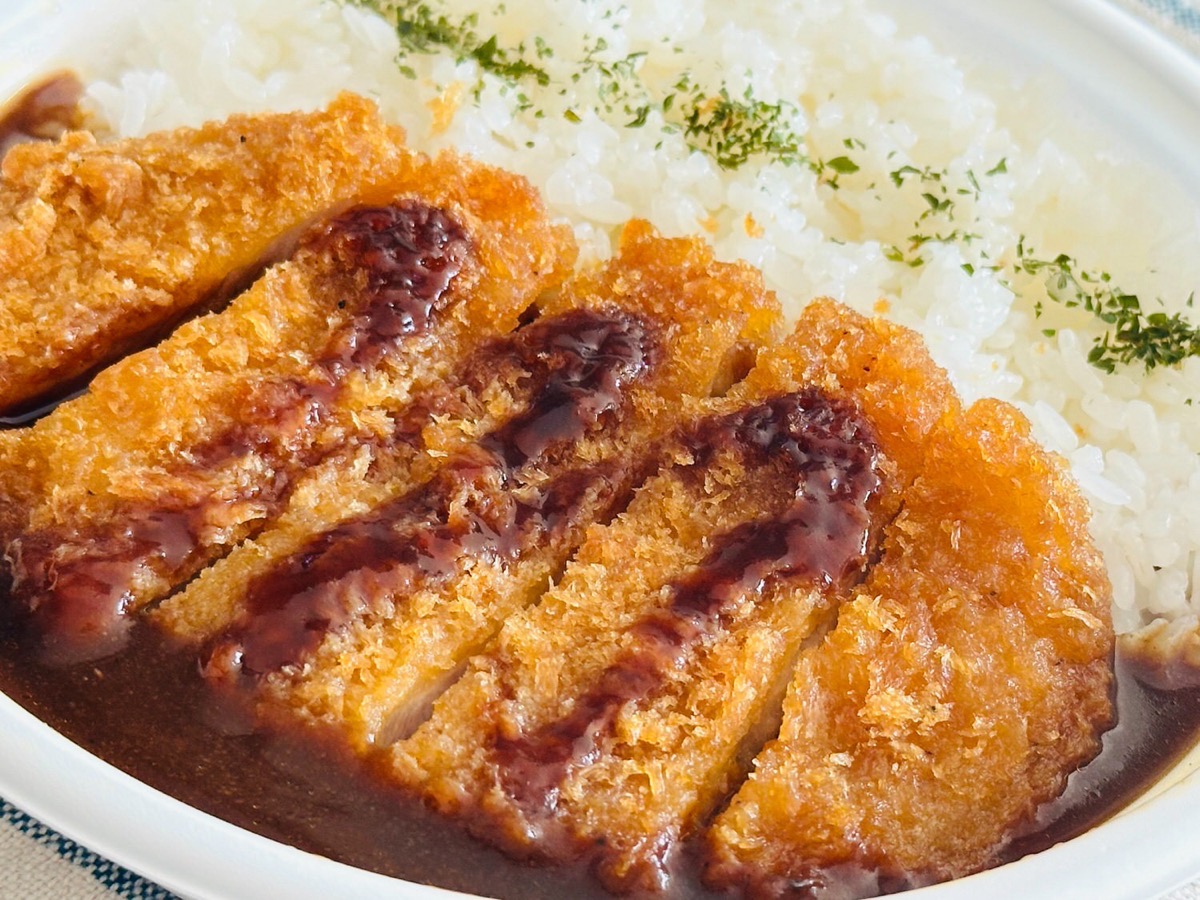 ファミマ スパイス香る！三元豚のロースかつカレー 012.