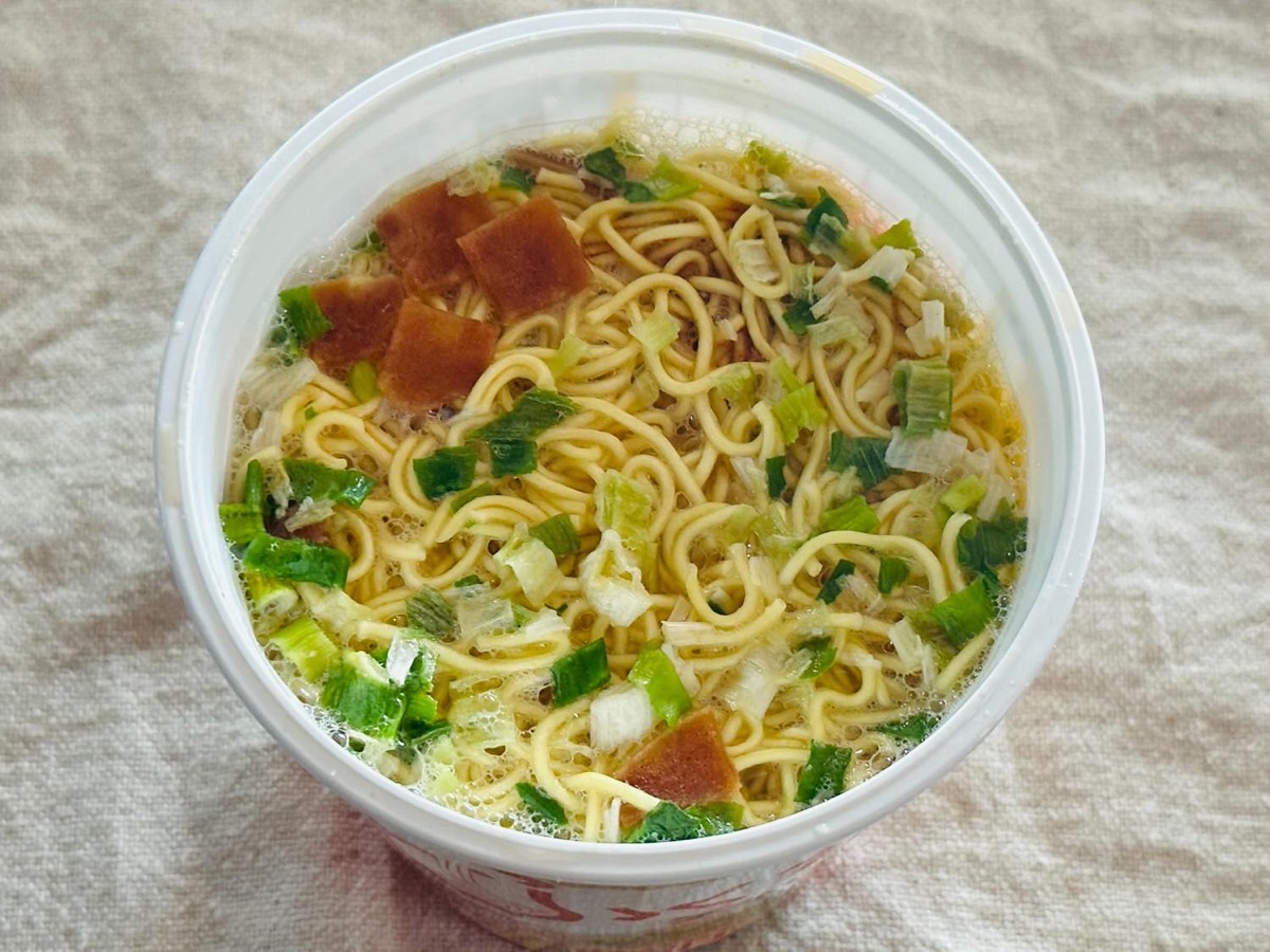 ファミマ ふくちゃんラーメン監修 豚骨ラーメン 010.