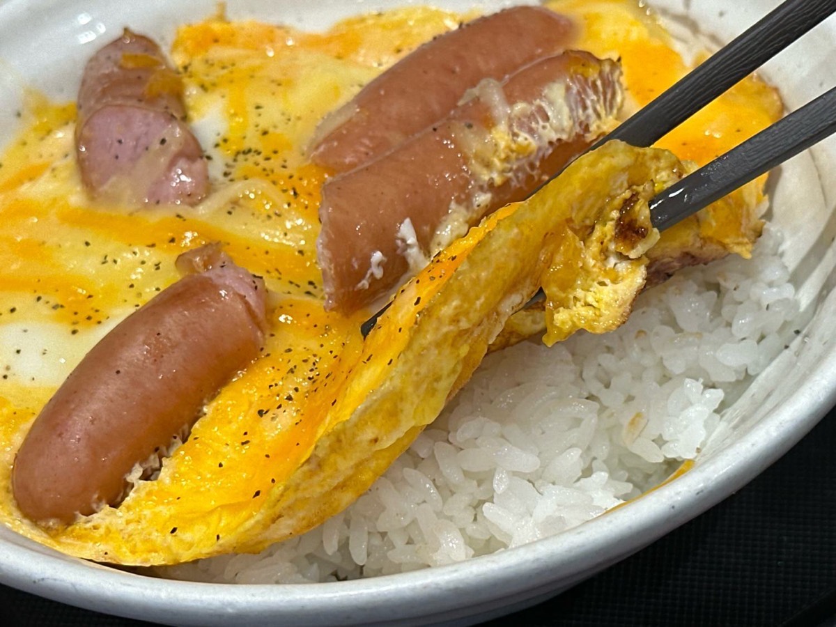 松屋 朝食メニュー とろっとたまごソーセージ丼 010.