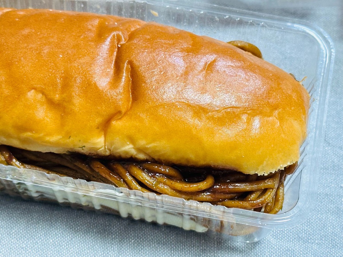 bakumori-yakisoba-009.jpg ファミマ U.F.O.ぶっ濃い濃厚爆盛焼そばパン 009.