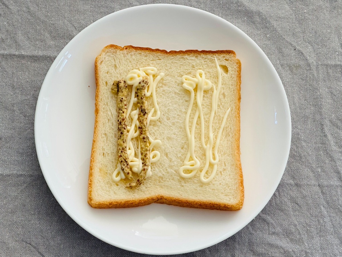 711-cheese-in-humburg-006.jpg セブンイレブン チーズハンバーグ サンドイッチ 006.