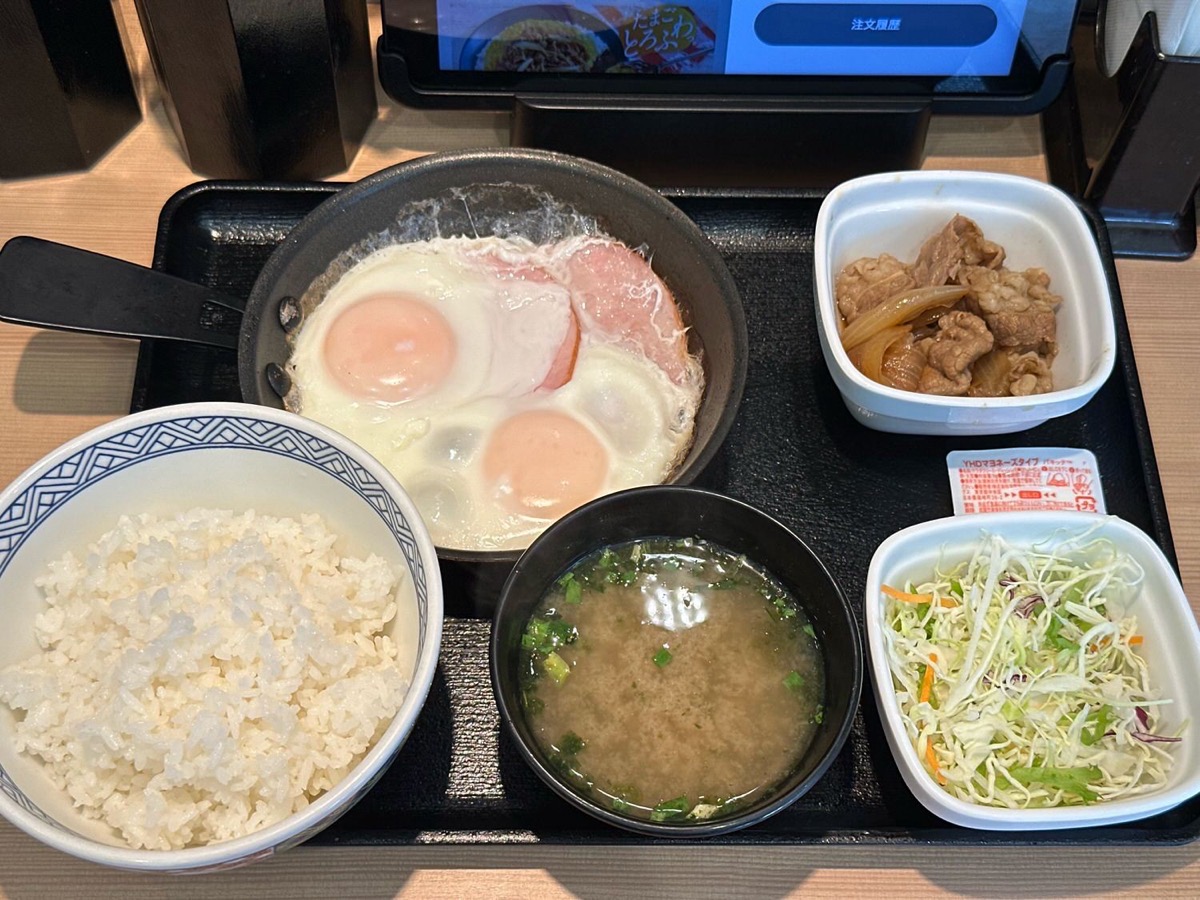 吉野家 Wハムエッグ牛小鉢定食 001.