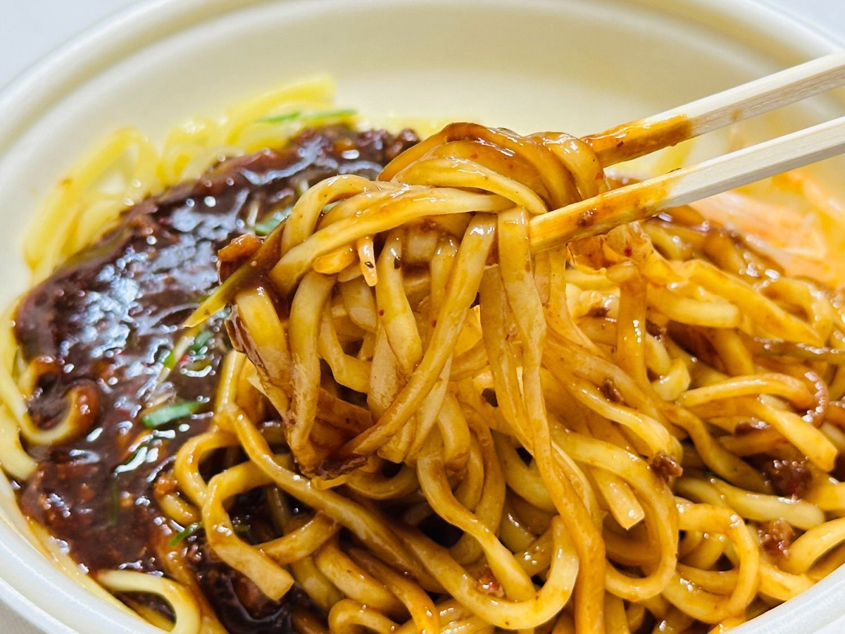 711-jajamen-017.jpg セブンイレブン モチっと麺のコク旨ジャージャー麺 017.
