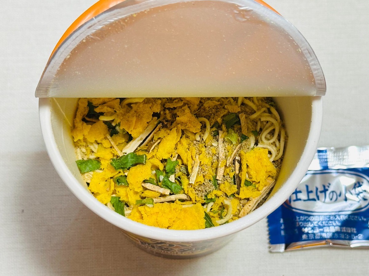 711-sanratan-007.jpg セブンイレブン かきたま酸辣湯麺 007.