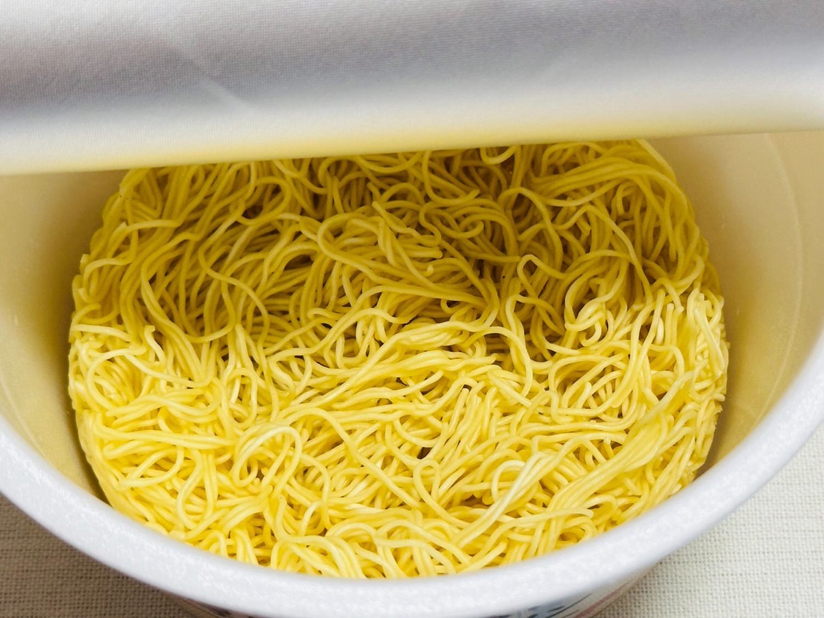 lawson-noko-tonkotsu-007.jpg ローソン スープ激うま!濃厚豚骨ラーメン 007.