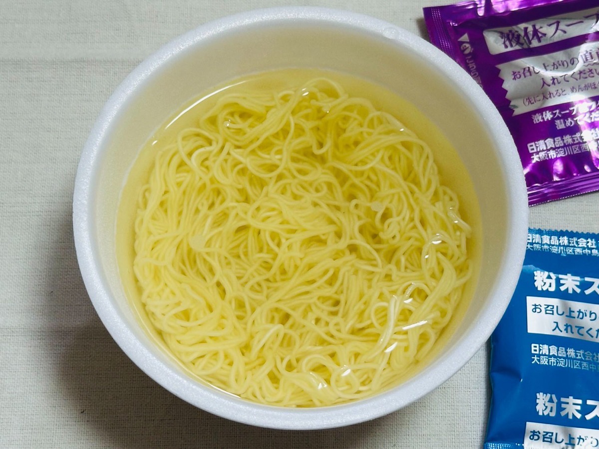 lawson-noko-tonkotsu-010.jpg ローソン スープ激うま!濃厚豚骨ラーメン 010.