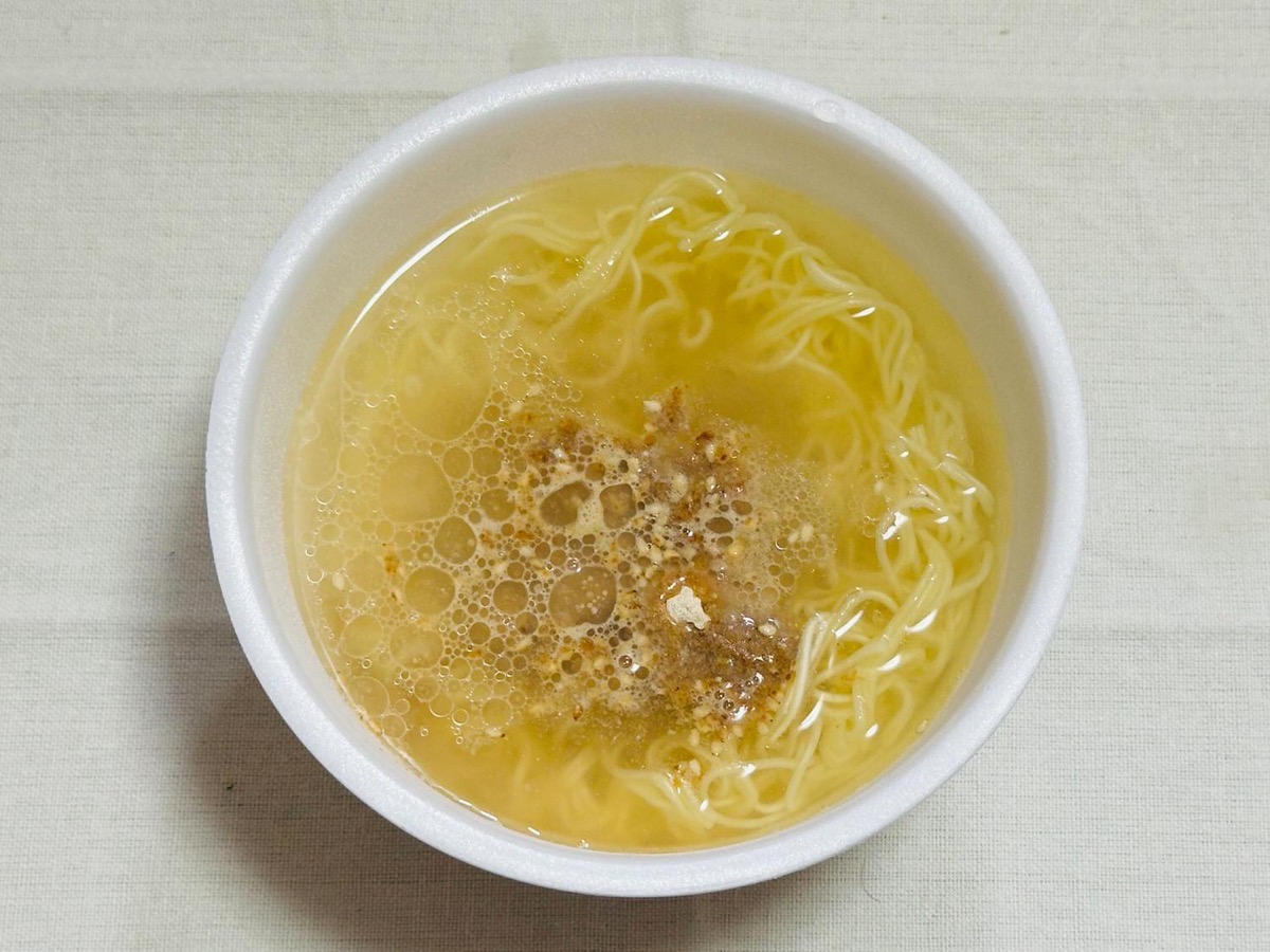lawson-noko-tonkotsu-012.jpg ローソン スープ激うま!濃厚豚骨ラーメン 012.