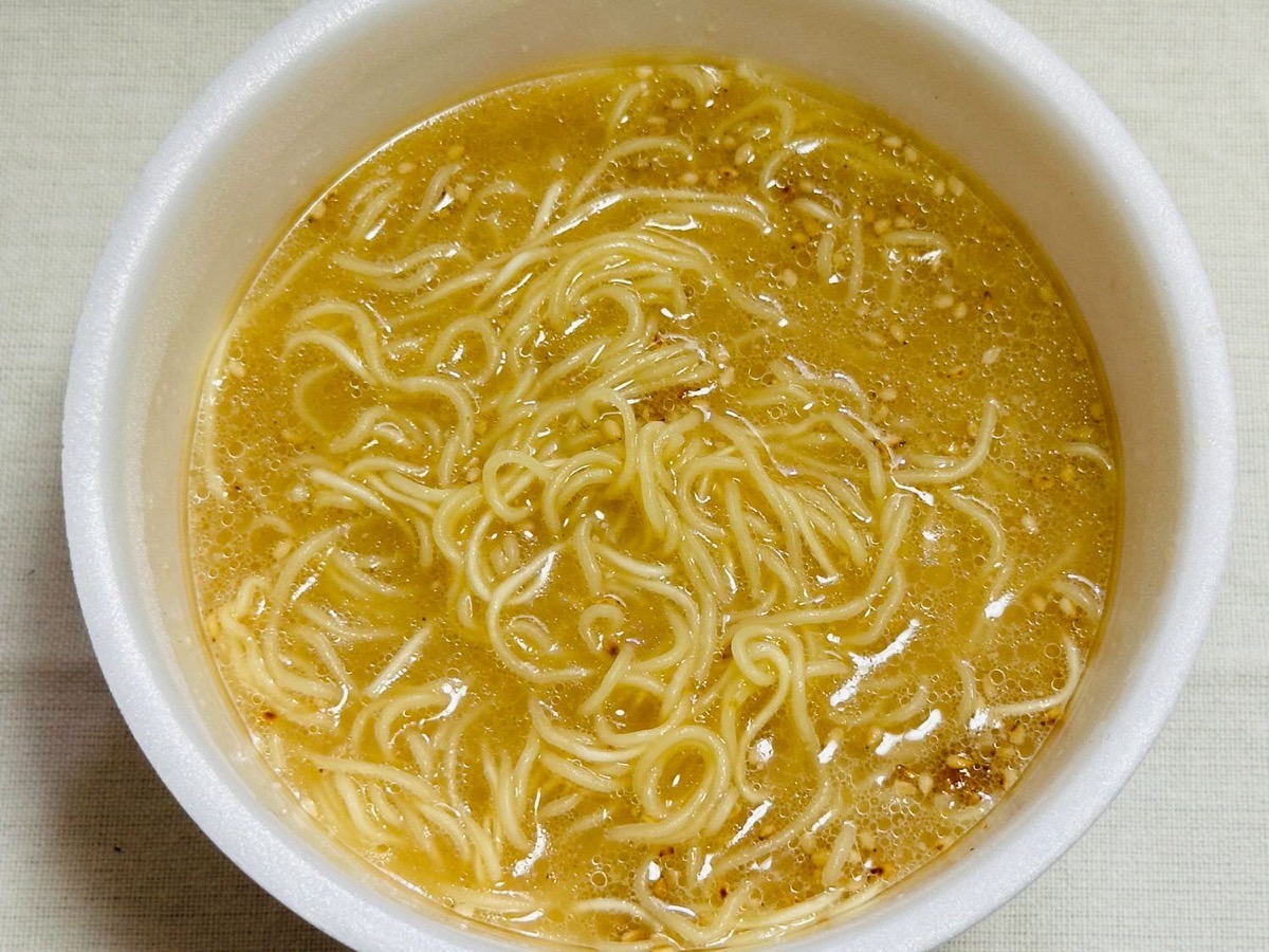 lawson-noko-tonkotsu-014.jpg ローソン スープ激うま!濃厚豚骨ラーメン 014.