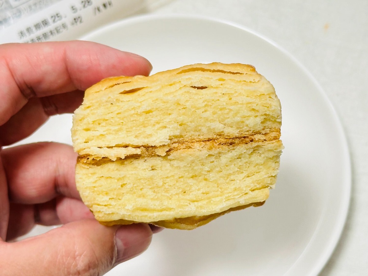 711-butter-biscuit-019.jpg セブンイレブン しっとり食感バタービスケット 019.