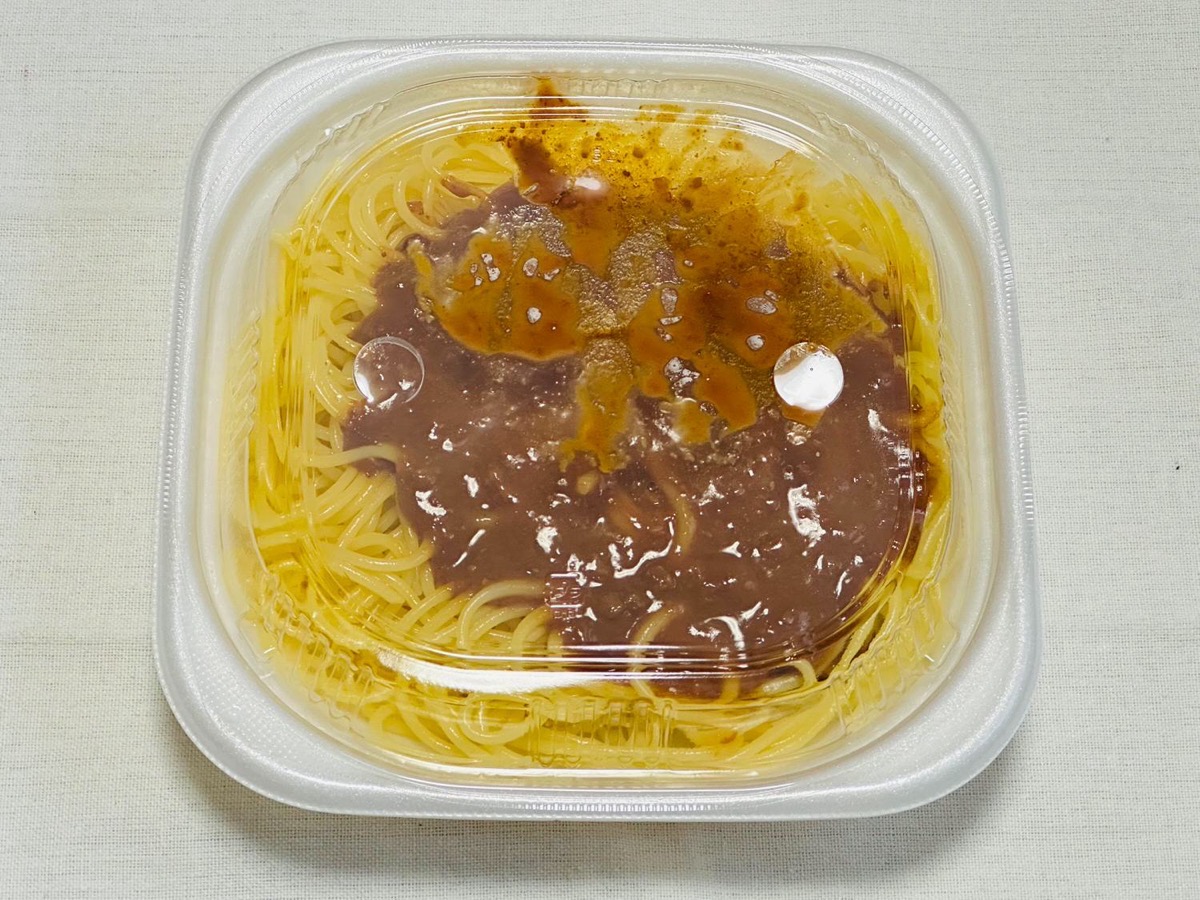 セブンイレブン じっくり煮込んだミートソースパスタ 008.