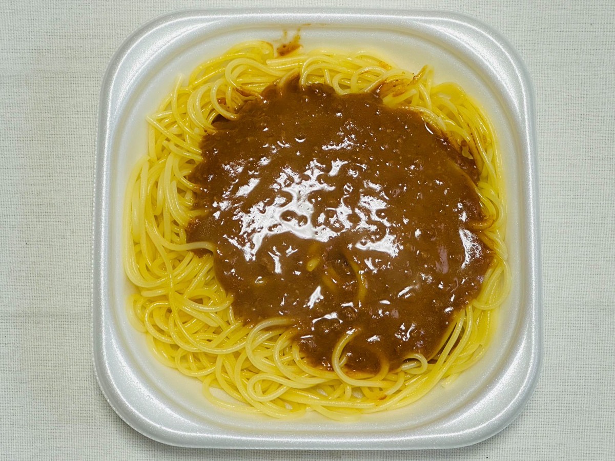 セブンイレブン じっくり煮込んだミートソースパスタ 010.