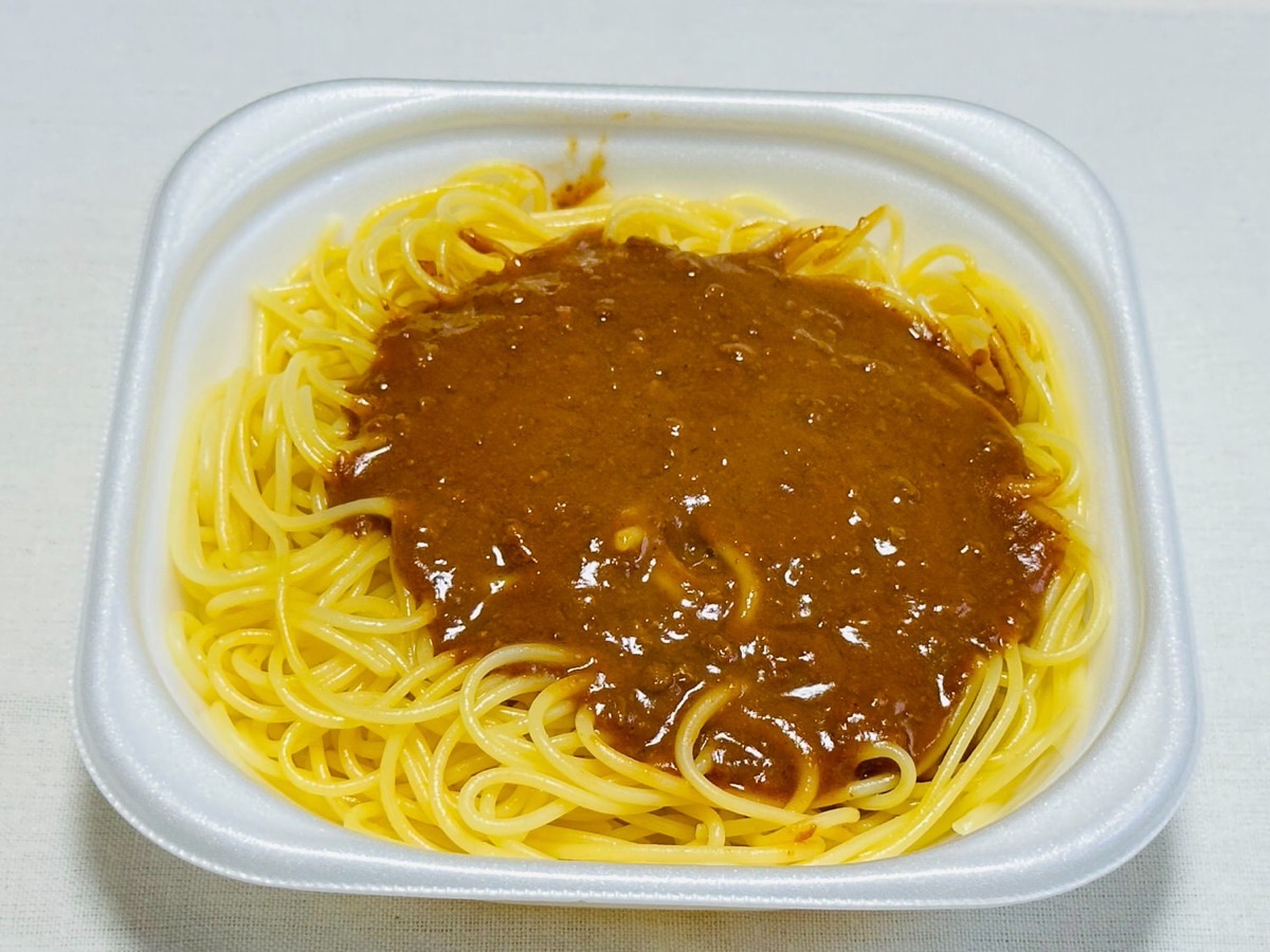 セブンイレブン じっくり煮込んだミートソースパスタ 011.