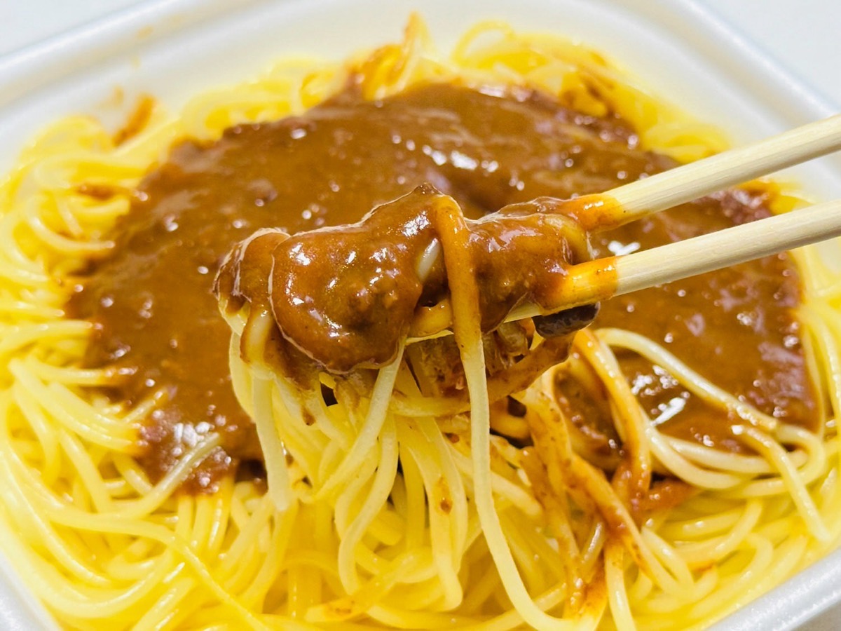 セブンイレブン じっくり煮込んだミートソースパスタ 016.