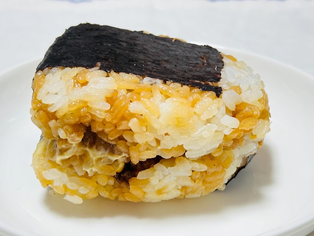 711-tori-karaage-mayo-018.jpg セブンイレブン 具だくさんおむすび 鶏唐揚げマヨネーズ 018.
