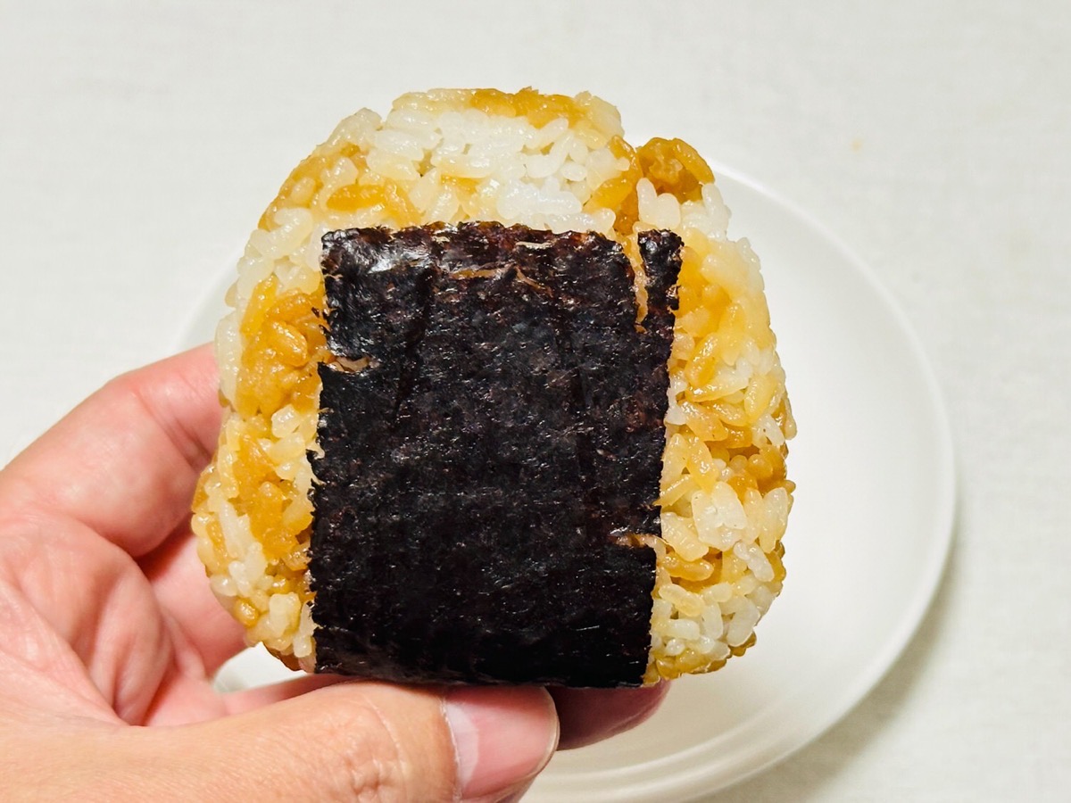 711-tori-karaage-mayo-020.jpg セブンイレブン 具だくさんおむすび 鶏唐揚げマヨネーズ 020.
