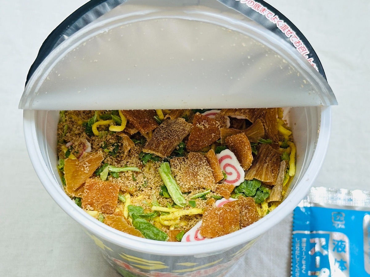 ファミマ オランダ軒監修 新潟長岡生姜醤油ラーメン 010.