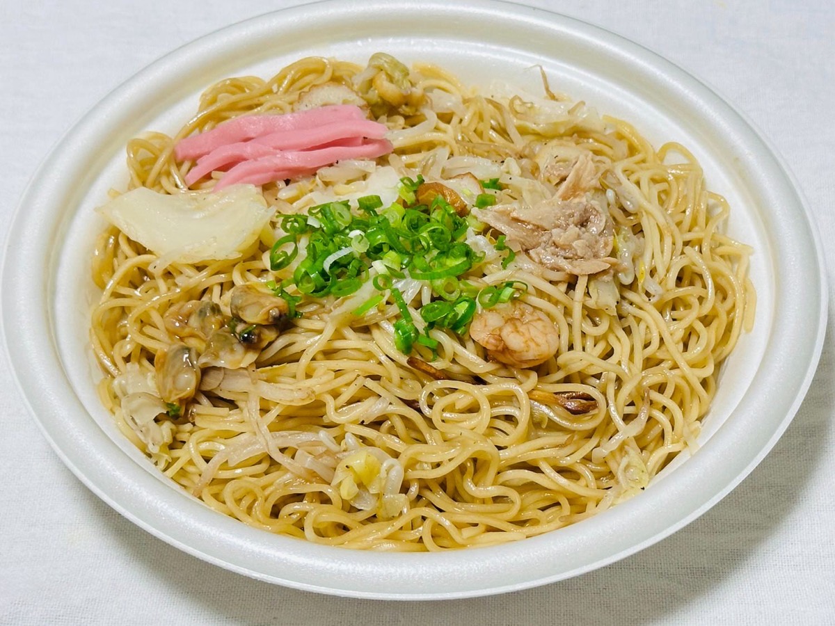 famima-shinshin-yakiramen-010.jpg ファミマ ShinShin店主監修 博多焼きラーメン 010.