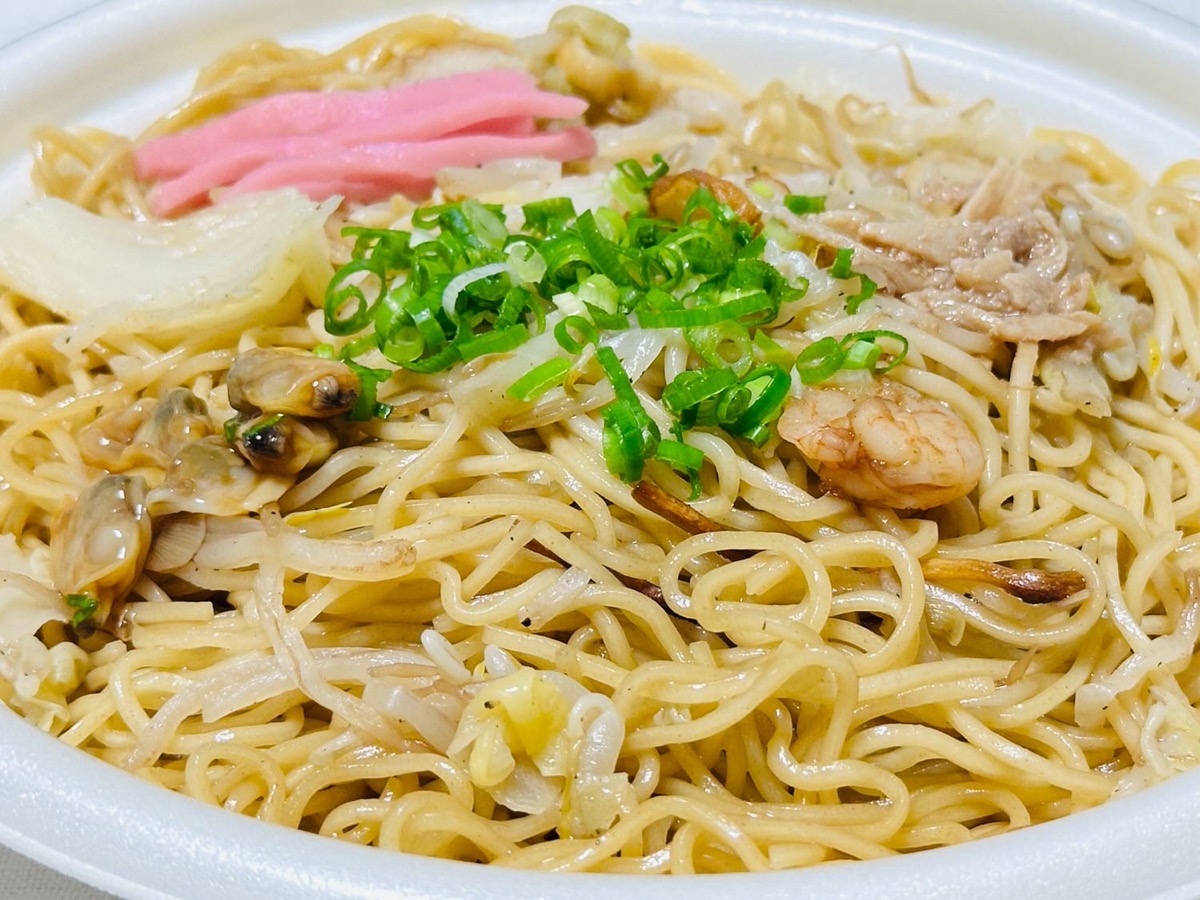 famima-shinshin-yakiramen-011.jpg ファミマ ShinShin店主監修 博多焼きラーメン 011.