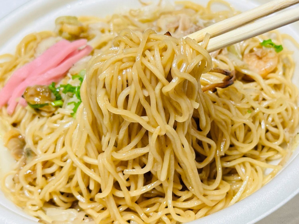 famima-shinshin-yakiramen-015.jpg ファミマ ShinShin店主監修 博多焼きラーメン 015.
