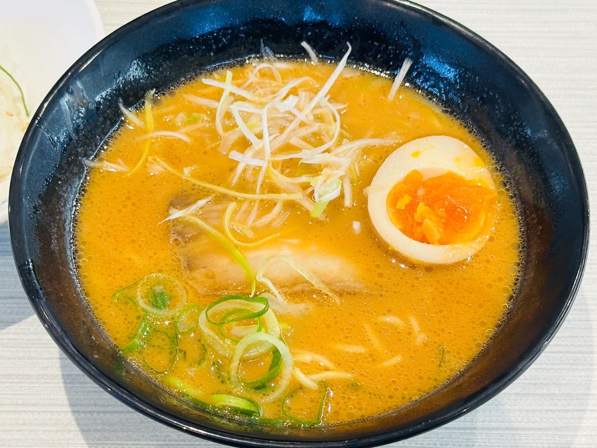 はま寿司 特製旨辛とんこつ醤油ラーメン 005.