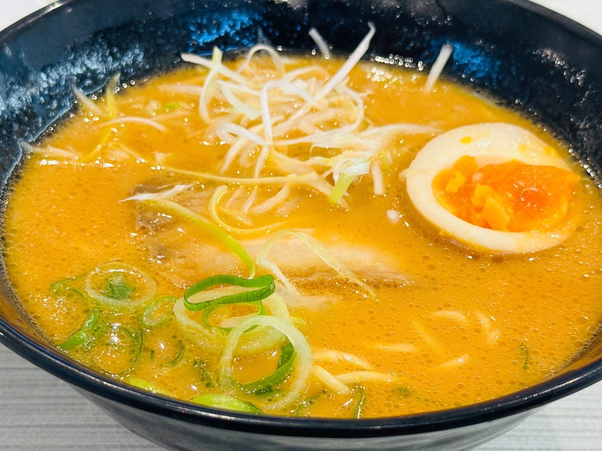 はま寿司 特製旨辛とんこつ醤油ラーメン 006.