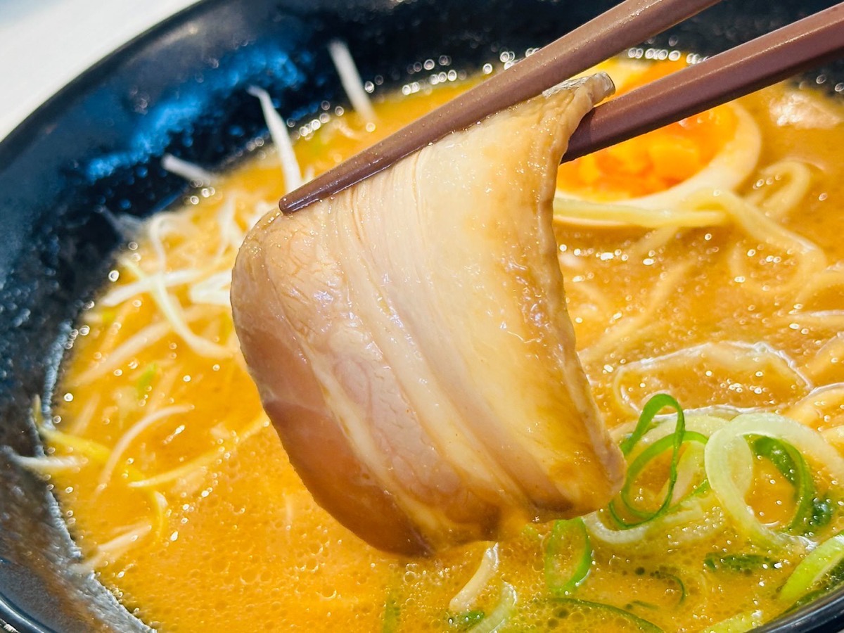はま寿司 特製旨辛とんこつ醤油ラーメン 007.