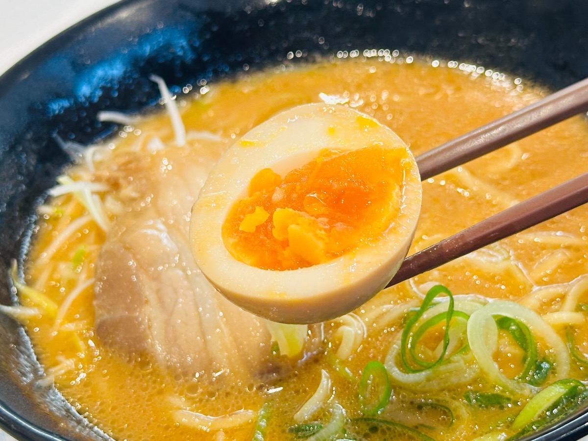 はま寿司 特製旨辛とんこつ醤油ラーメン 008.