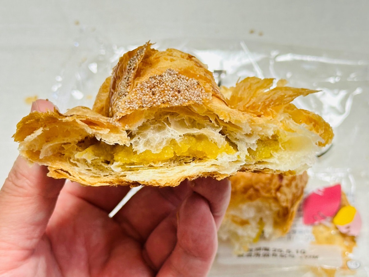 lawson-baget-cro-oimo-016.jpg ローソン バゲットクロワッサン おいも 016.