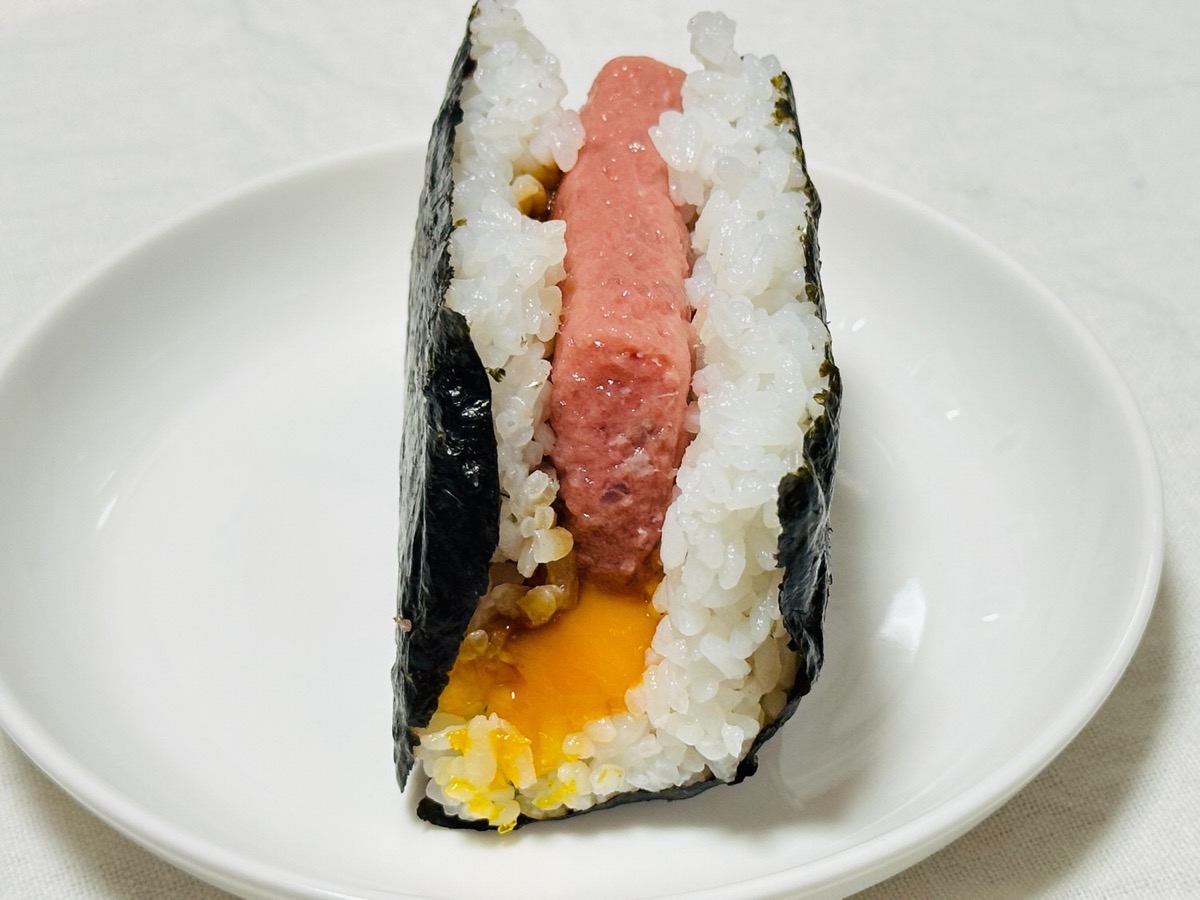 lawson-maguro-tataki-onigiri-015.jpg ローソン 具!おにぎり まるでまぐろたたき丼(卵黄ソース) 015.