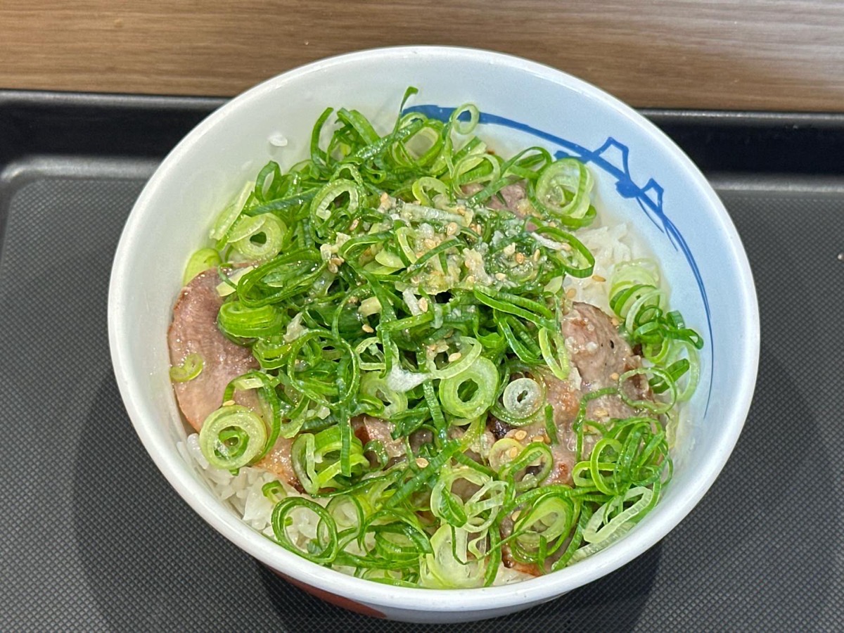 松屋 ネギ塩とんタン丼 006.