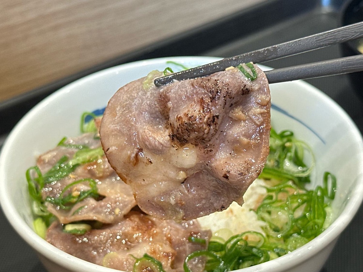 松屋 ネギ塩とんタン丼 014.