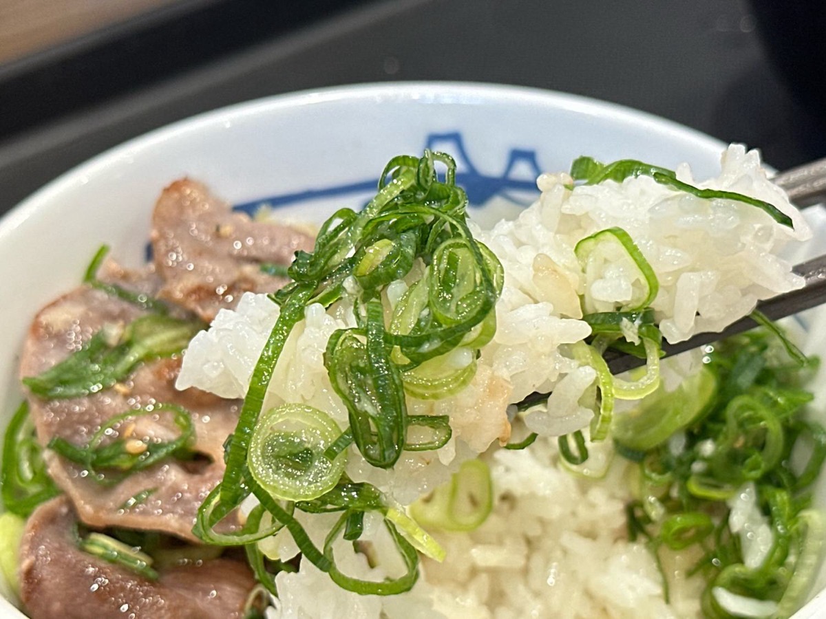 松屋 ネギ塩とんタン丼 015.