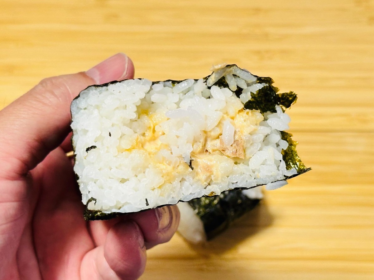 711-tunamayo-omusubi-010.jpg セブンイレブン 手巻おにぎり ツナマヨネーズ 010.