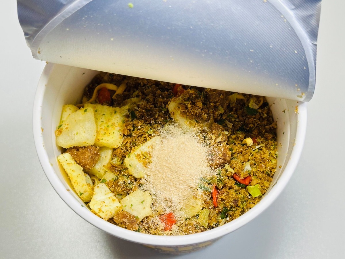 cupnoodle-dashi-curry-010.jpg だし仕込 カップヌードル カレー 010.
