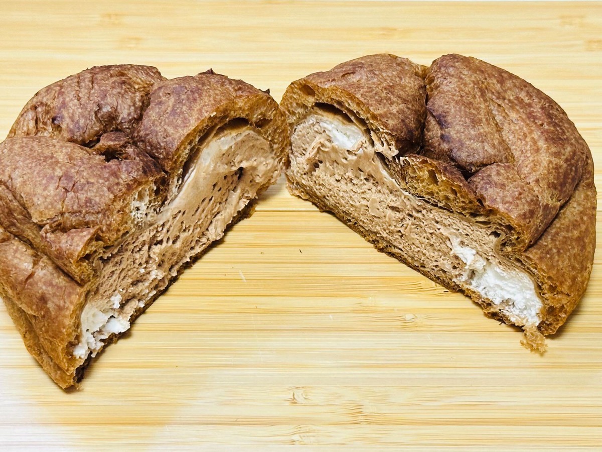 large-choco-sue-017.jpg ローソン 盛りすぎ!大きなチョコシュー(チョコクリーム&ホイップ) 017.
